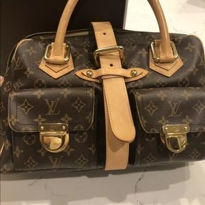 Louis Vuitton Manhattan GM bag.
